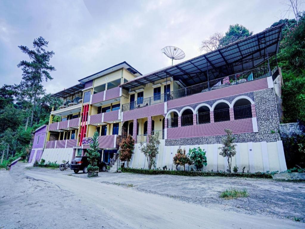 Oyo 90331 Hotel Toba Shanda Parapat Luaran gambar